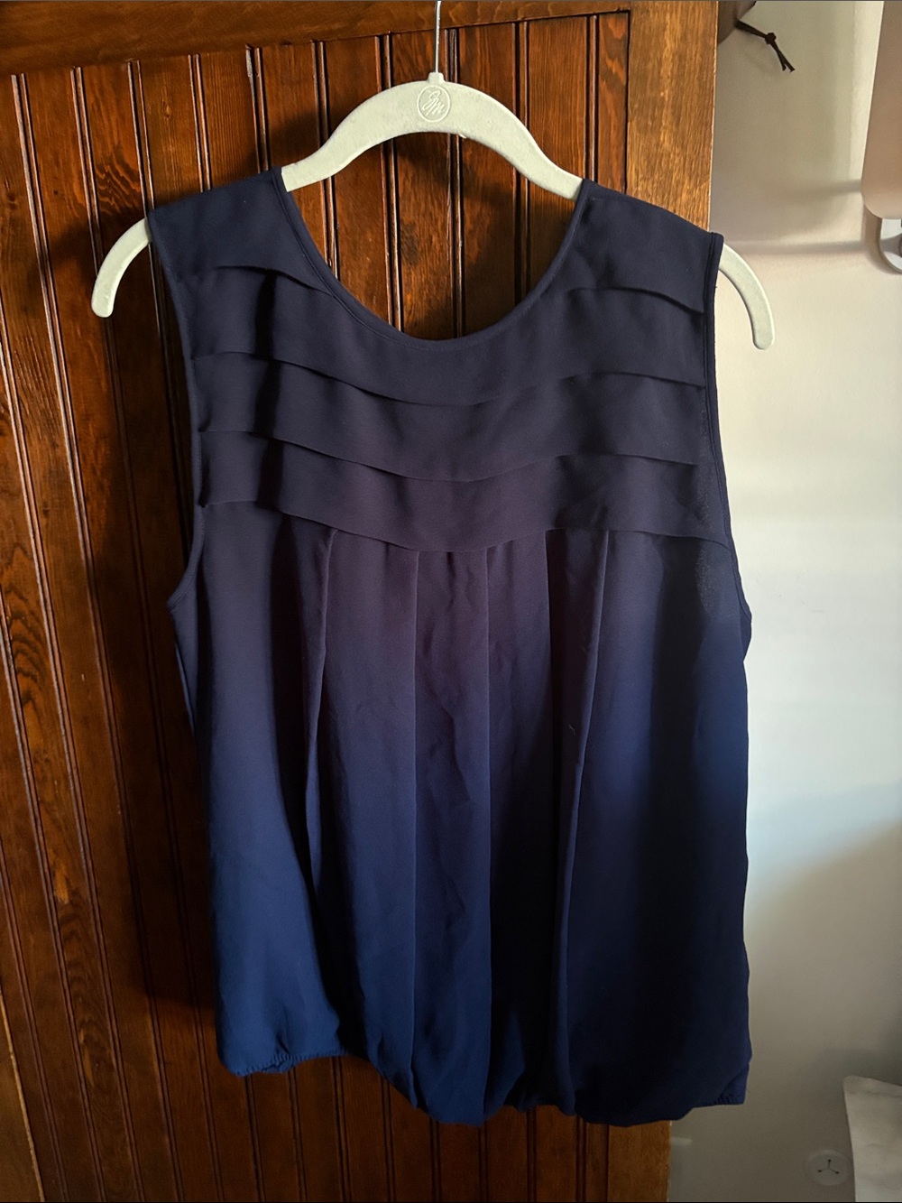Max Mara Navy Sleeveless Scoop Neck Pleated Tank. Size large.
